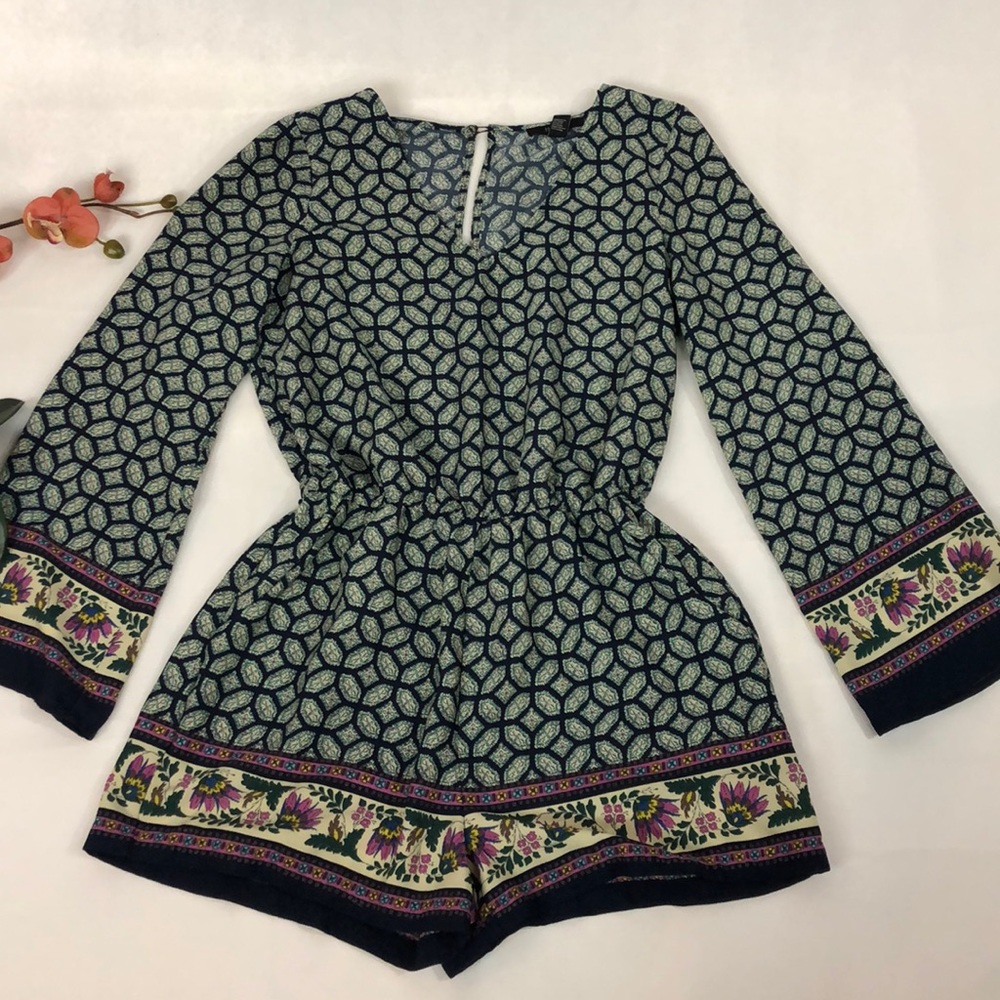 💚 Forever 21 Boho Paisley Shorts Romper